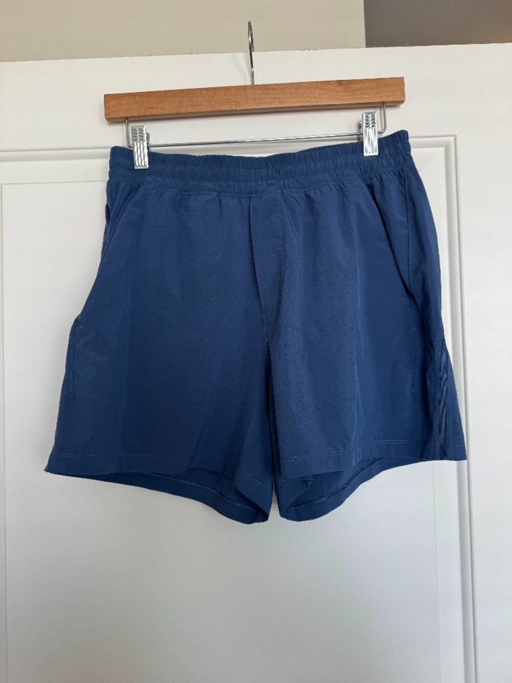 Lululemon Men’s Blue Athletic Shorts Size Medium